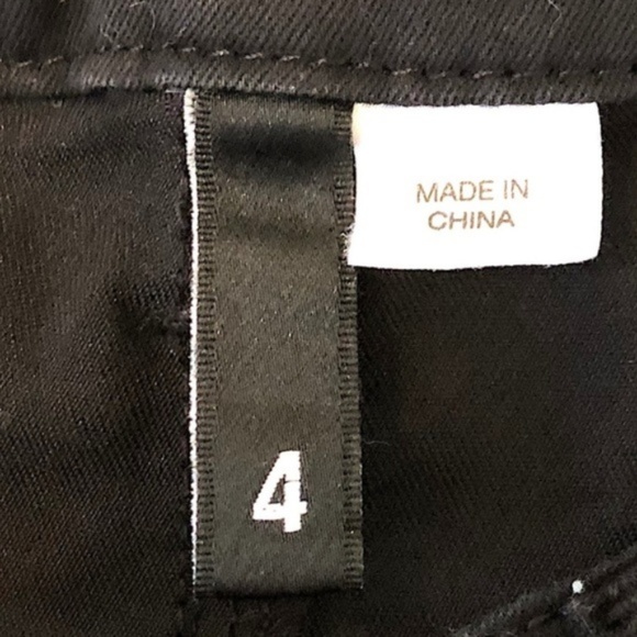 $10 CLEARANCE! H&M Black High Waisted Folded Cuff Shorts - Picture 7 of 7